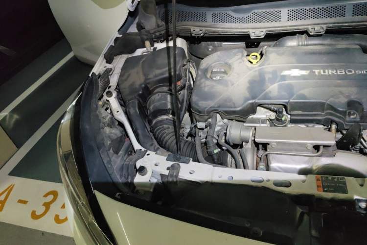 Used Chevrolet Cruze 2015 1.4T DCG Luxury Edition Engine Bay Right