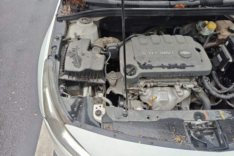Used Chevrolet Cruze 2015 1.5L Classic SL MT Engine Bay Right