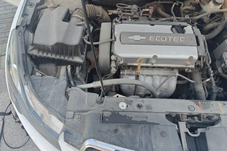 Used Chevrolet Cruze 2015 Hatchback 1.6L Automatic Comfort Edition Engine Bay Right