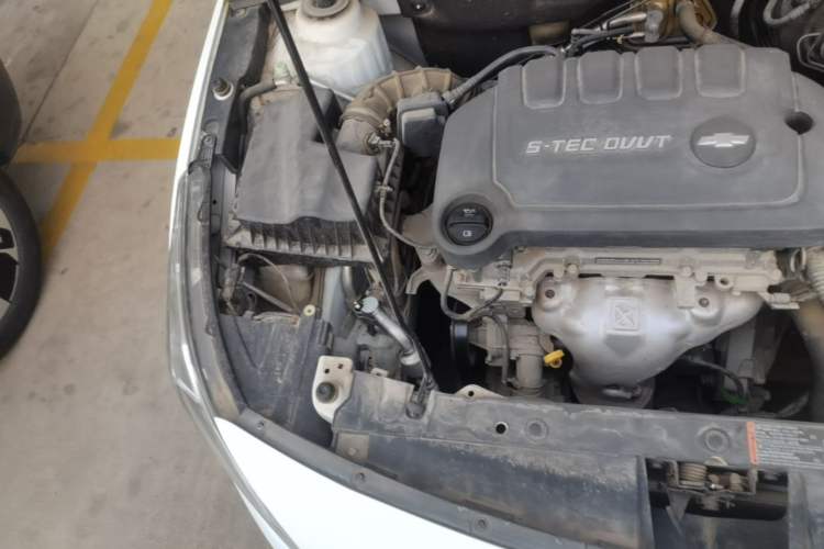Used Chevrolet Cruze 2015 1.5L Classic SL MT Engine Bay Right