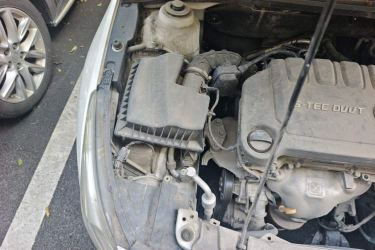 Used Chevrolet Cruze 2015 1.5L Classic SL MT Engine Bay Right