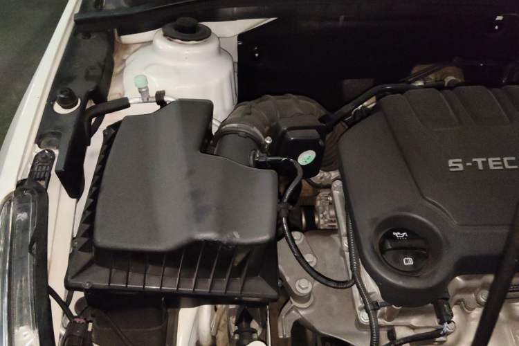 Used Chevrolet Cruze 2015 1.5L Classic SL MT Engine Bay Right