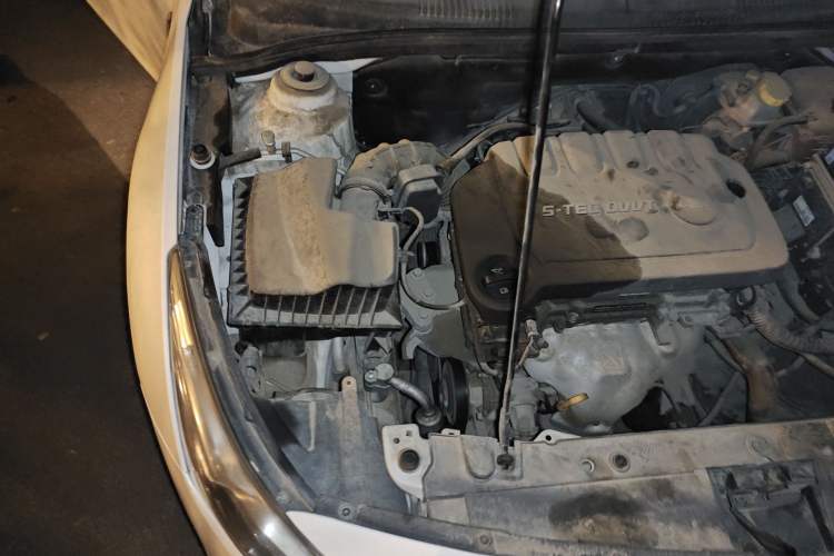 Used Chevrolet Cruze 2015 1.5L Classic SL MT Engine Bay Right