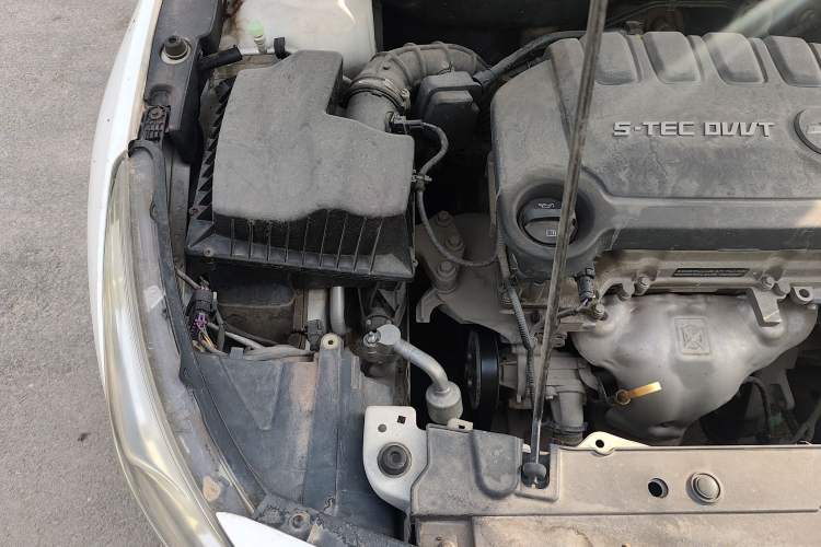 Used Chevrolet Cruze 2015 1.5L Classic SE MT Engine Bay Right