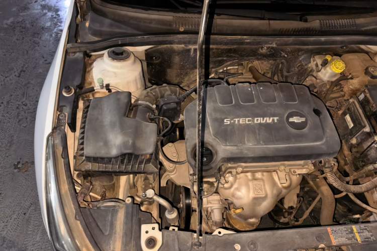 Used Chevrolet Cruze 2015 1.5L Classic SL MT Engine Bay Right
