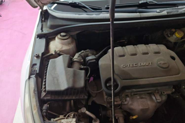 Used Chevrolet Cruze 2015 1.5L Classic SL MT Engine Bay Right