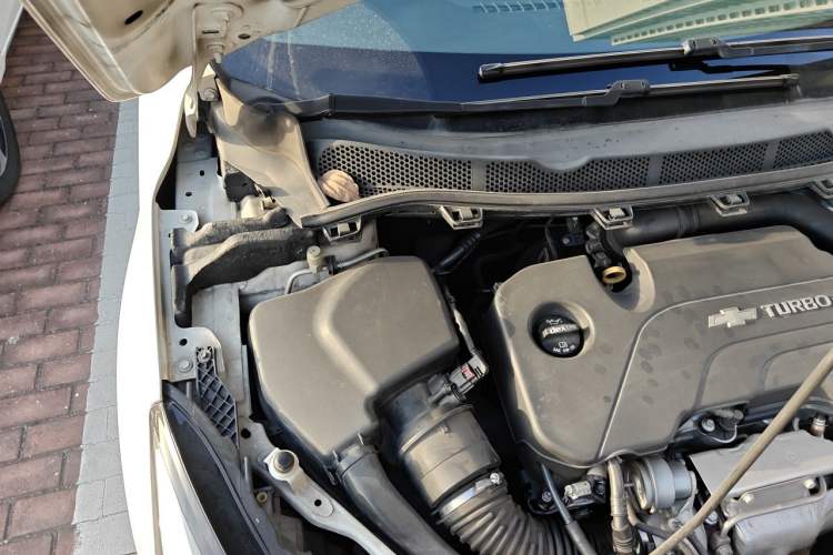 Used Chevrolet Cruze 2015 1.4T DCG Luxury Edition Engine Bay Right