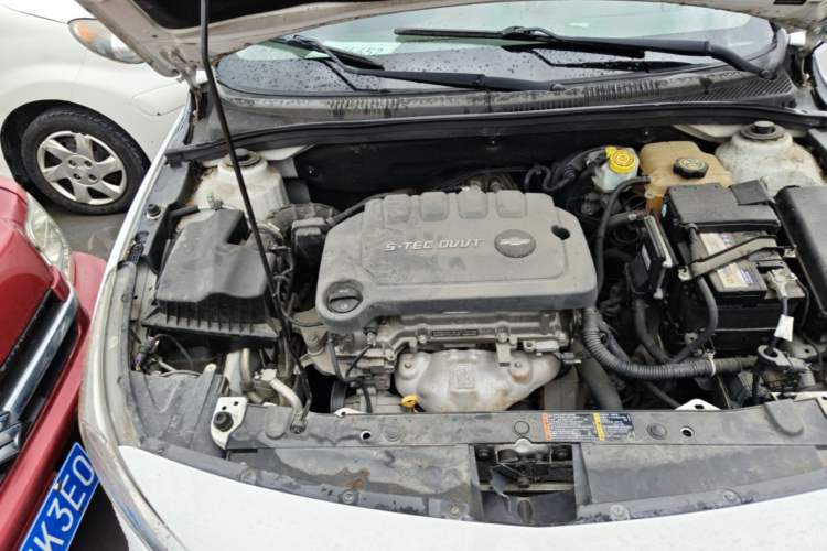 Used Chevrolet Cruze 2015 1.5L Classic SL MT Engine Bay Right