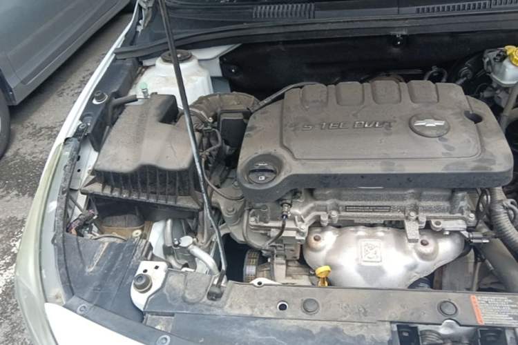 Used Chevrolet Cruze 2015 1.5L Classic SL MT Engine Bay Right