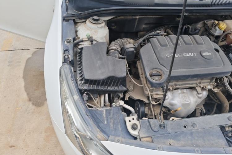 Used Chevrolet Cruze 2015 1.5L Classic SL MT Engine Bay Right