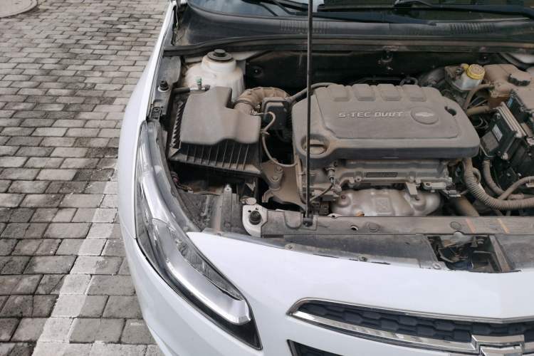 Used Chevrolet Cruze 2015 1.5L Classic SL MT Engine Bay Right