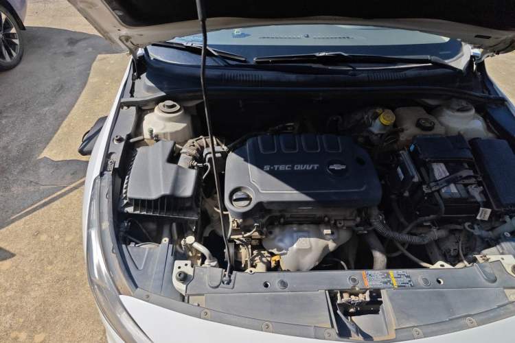 Used Chevrolet Cruze 2015 1.5L Classic SL MT Engine Bay Right
