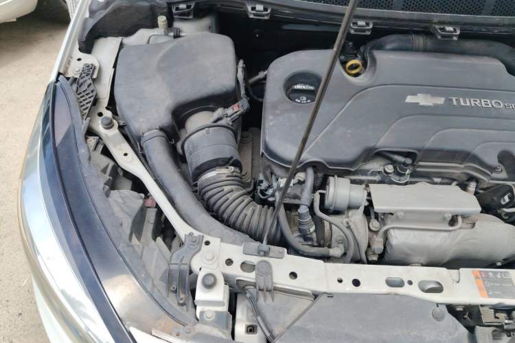 Used Chevrolet Cruze 2015 1.4T DCG Luxury Edition Engine Bay Right