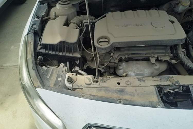 Used Chevrolet Cruze 2015 1.5L Classic SE MT Engine Bay Right