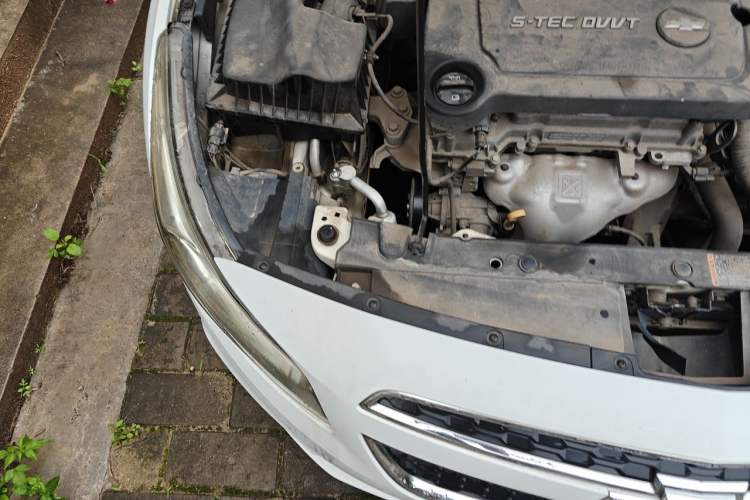 Used Chevrolet Cruze 2015 1.5L Classic SL MT Engine Bay Right