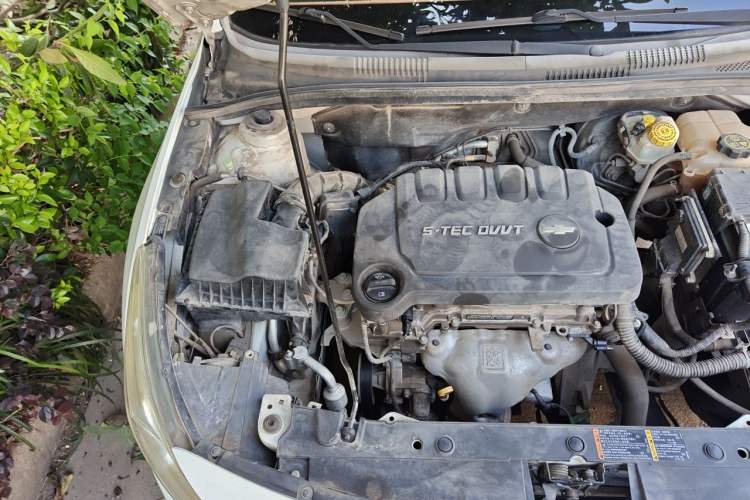 Used Chevrolet Cruze 2015 1.5L Classic SL MT Engine Bay Right