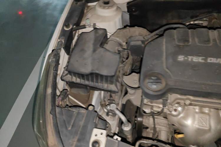 Used Chevrolet Cruze 2015 1.5L Classic SL MT Engine Bay Right