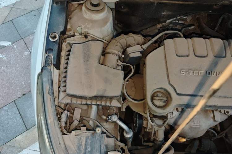 Used Chevrolet Cruze 2015 1.5L Classic SL MT Engine Bay Right