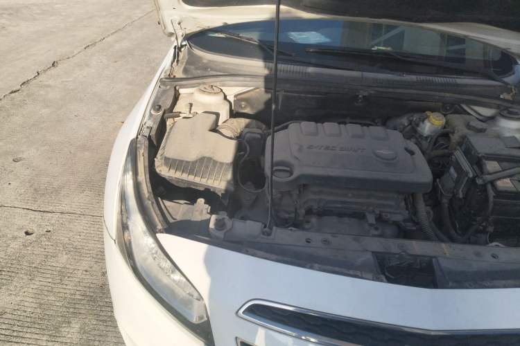 Used Chevrolet Cruze 2015 1.5L Classic SL MT Engine Bay Right