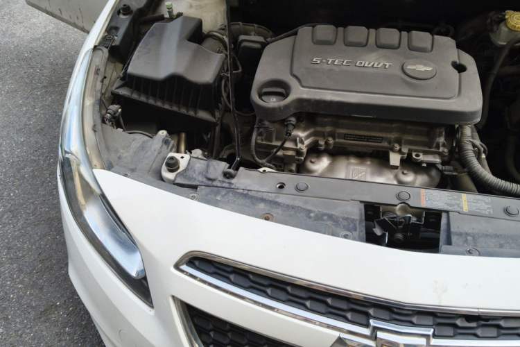 Used Chevrolet Cruze 2015 1.5L Classic SL MT Engine Bay Right