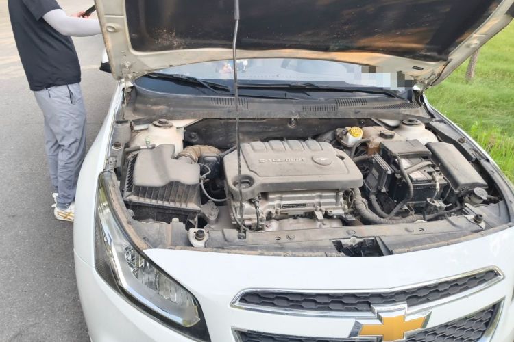 Used Chevrolet Cruze 2015 1.5L Classic SE MT Engine Bay Right