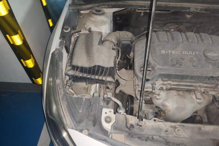 Used Chevrolet Cruze 2015 1.5L Classic SL MT Engine Bay Right