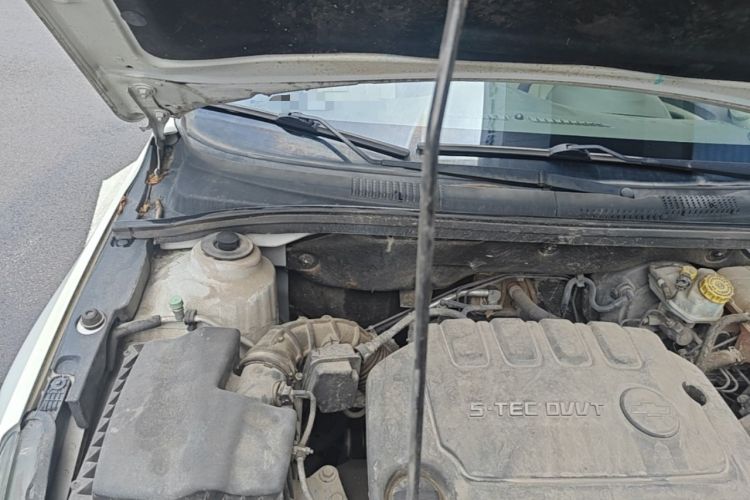 Used Chevrolet Cruze 2015 1.5L Classic SL MT Engine Bay Right
