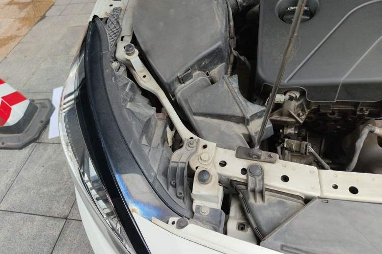 Used Chevrolet Cruze 2015 1.5L Manual Elite Edition Engine Bay Right