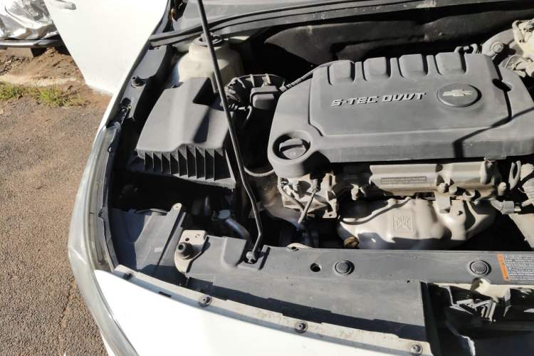 Used Chevrolet Cruze 2015 1.5L Classic SE MT Engine Bay Right
