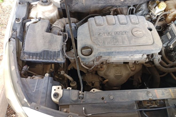 Used Chevrolet Cruze 2015 1.5L Classic SL MT Engine Bay Right