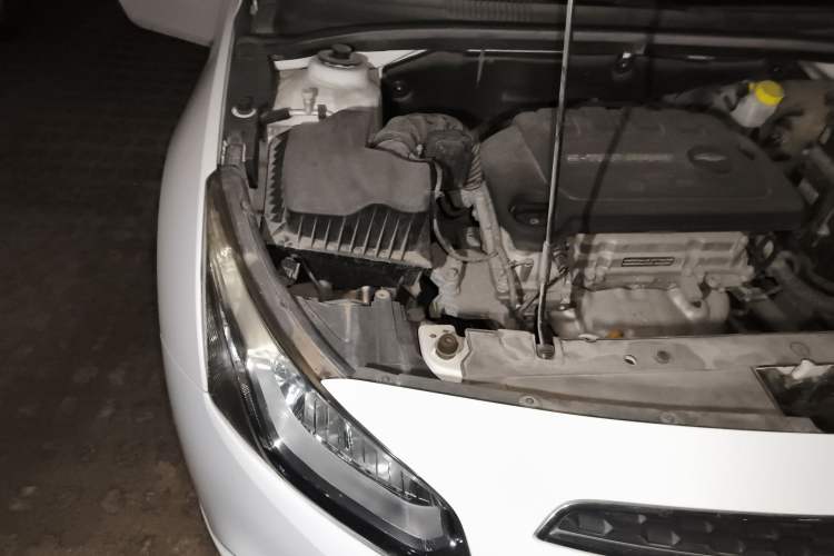 Used Chevrolet Cruze 2015 1.5L Classic SE MT Engine Bay Right