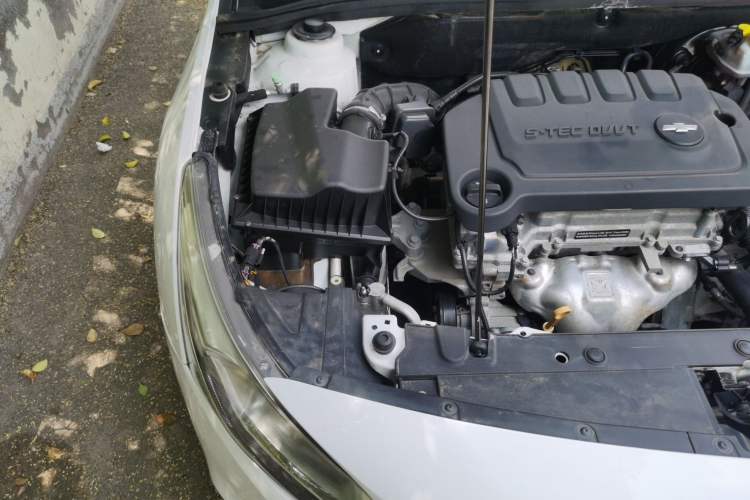 Used Chevrolet Cruze 2015 1.5L Classic SE MT Engine Bay Right