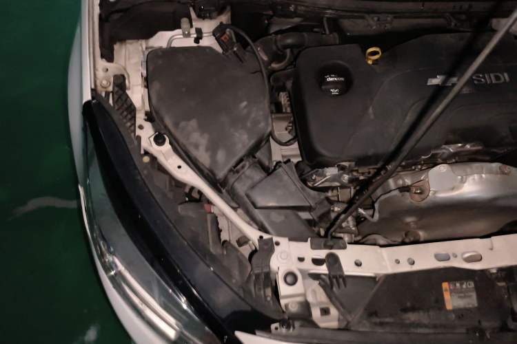 Used Chevrolet Cruze 2015 1.5L Automatic Luxury Edition Engine Bay Right