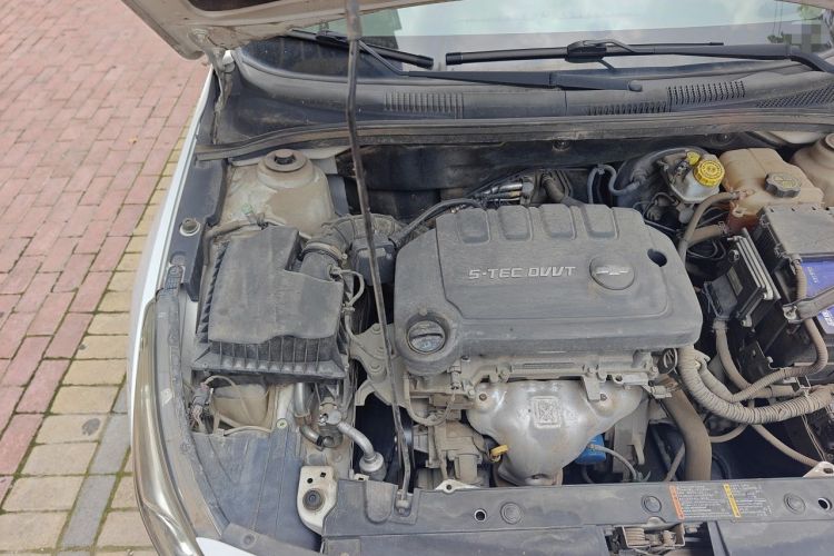 Used Chevrolet Cruze 2015 1.5L Classic SL MT Engine Bay Right