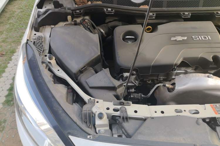 Used Chevrolet Cruze 2015 1.5L Automatic Luxury Edition Engine Bay Right