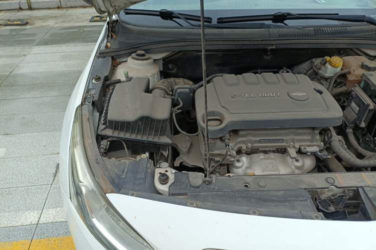 Used Chevrolet Cruze 2015 1.5L Classic SL MT Engine Bay Right