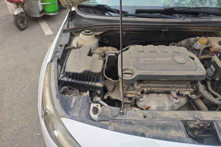 Used Chevrolet Cruze 2015 1.5L Classic SE MT Engine Bay Right