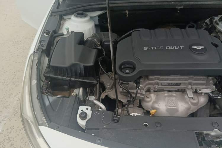 Used Chevrolet Cruze 2015 1.5L Classic SL MT Engine Bay Right