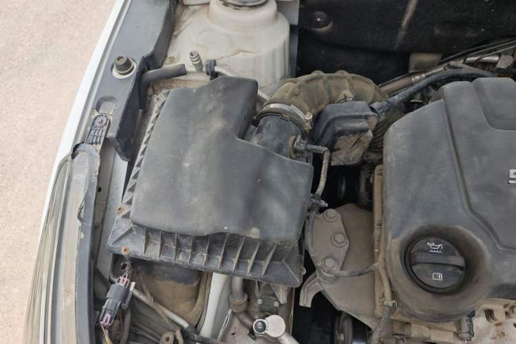 Used Chevrolet Cruze 2015 1.5L Classic SL MT Engine Bay Right