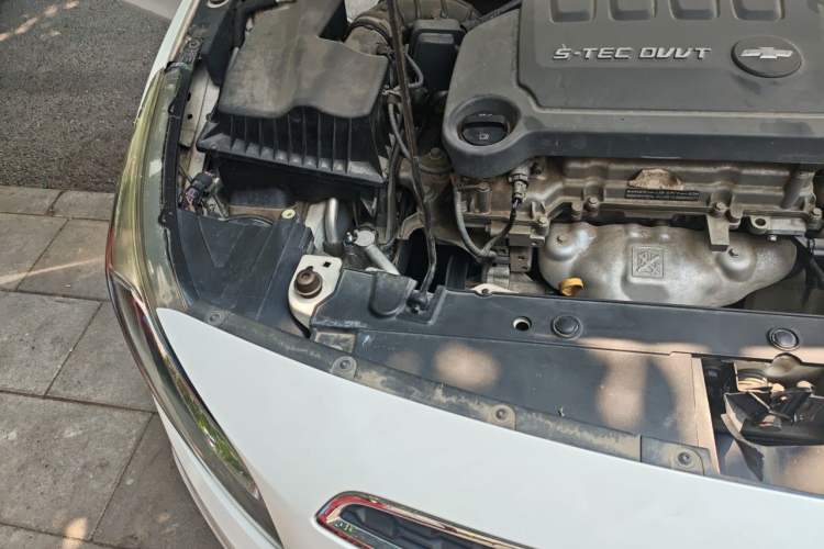 Used Chevrolet Cruze 2015 1.5L Classic SE MT Engine Bay Right