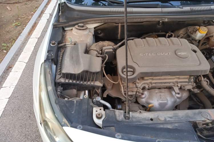 Used Chevrolet Cruze 2015 1.5L Classic SL MT Engine Bay Right