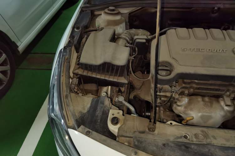 Used Chevrolet Cruze 2015 1.5L Classic SE MT Engine Bay Right