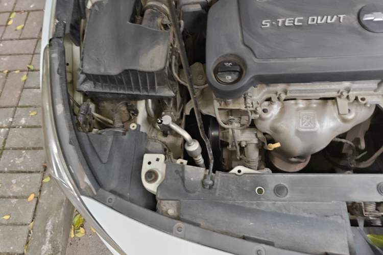 Used Chevrolet Cruze 2015 1.5L Classic SE MT Engine Bay Right
