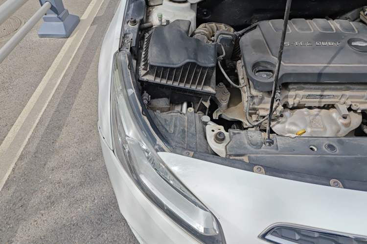 Used Chevrolet Cruze 2015 1.5L Classic SE MT Engine Bay Right