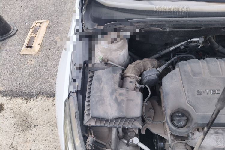Used Chevrolet Cruze 2015 1.5L Classic SL MT Engine Bay Right