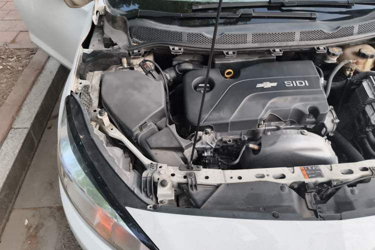 Used Chevrolet Cruze 2015 1.5L Automatic Fashion Navigation Edition Engine Bay Right
