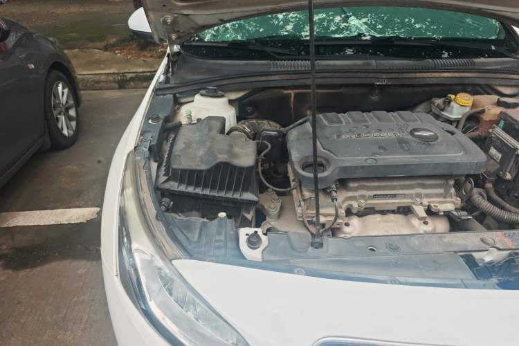 Used Chevrolet Cruze 2015 1.5L Classic SL MT Engine Bay Right