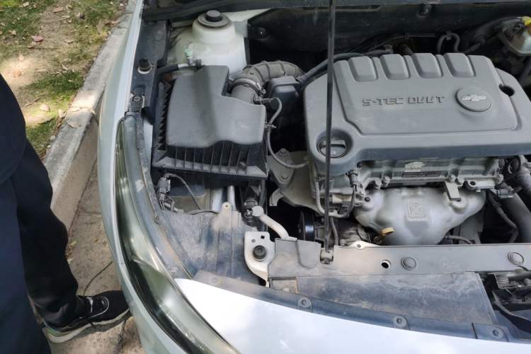 Used Chevrolet Cruze 2015 1.5L Classic SL MT Engine Bay Right
