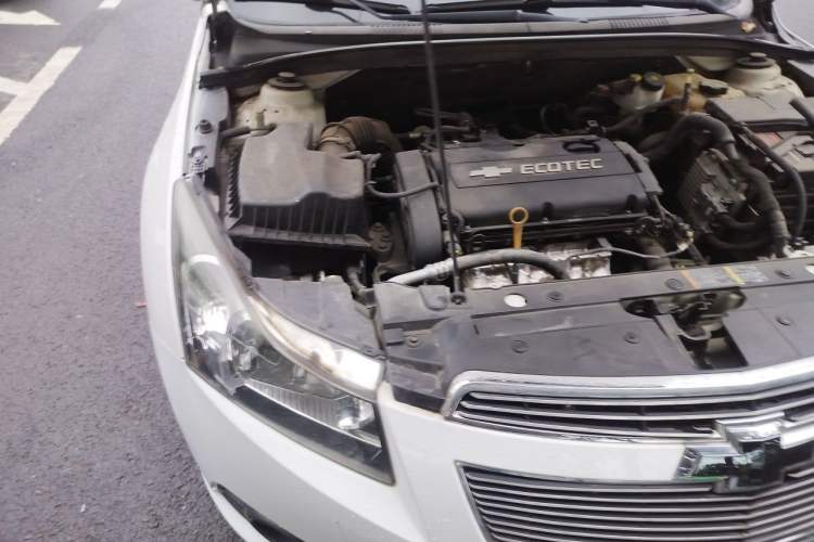 Used Chevrolet Cruze 2015 Hatchback 1.6L Automatic Comfort Edition Engine Bay Right