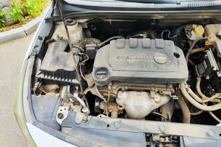 Used Chevrolet Cruze 2015 1.5L Classic SL MT Engine Bay Right